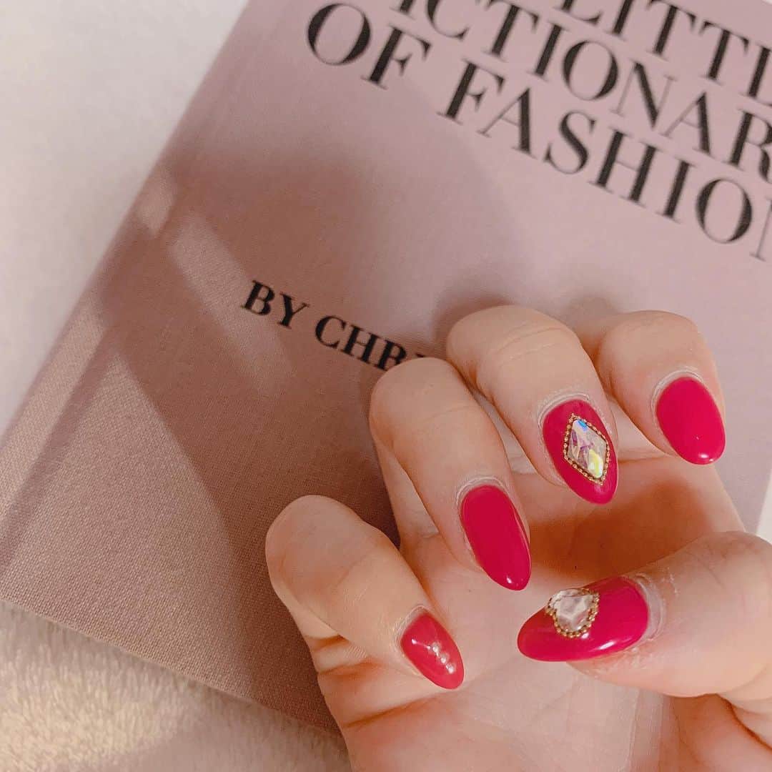 平田詩奈さんのインスタグラム写真 - (平田詩奈Instagram)「new nail💅🏼♡﻿ ﻿ ﻿ デザインはシンプルにして﻿ 色は明るいピンクにしたよ💞﻿ ﻿ #pink #nail」1月28日 22時42分 - shiina__0822