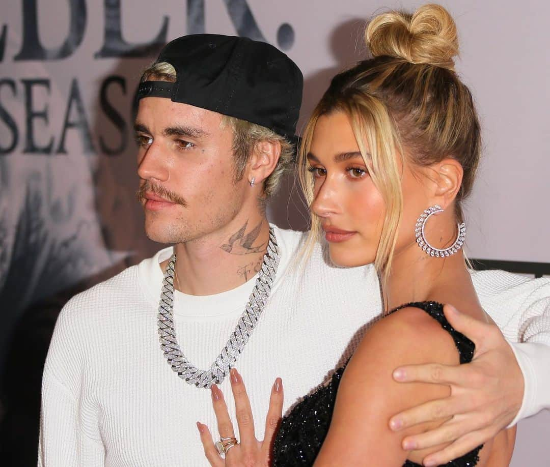 MTVさんのインスタグラム写真 - (MTVInstagram)「Not to stress you out, but Valentine’s Day is just over two weeks away and I have literally never felt so single in my entire life thanks to @justinbieber & @haileybieber 🤗🤗🤗」1月29日 4時25分 - mtv