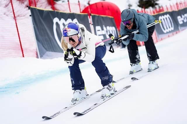 リンゼイ・ボンさんのインスタグラム写真 - (リンゼイ・ボンInstagram)「Experiencing the greatest ski race in the world in person is something I have always wanted to do. Even though I never got a chance to actually ski the “Streif,” my dear friend @asvindal gave me as close of a look as I could get... and even a quick 10 second race. Thank you Aksel and @redbull for this incredible experience. It made me SO happy and I am grateful for the opportunity. Also, very impressed with your skills @patrickdempsey. Now let’s race cars guys! #adrenalinejunkies」1月28日 23時06分 - lindseyvonn