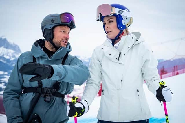 リンゼイ・ボンさんのインスタグラム写真 - (リンゼイ・ボンInstagram)「Experiencing the greatest ski race in the world in person is something I have always wanted to do. Even though I never got a chance to actually ski the “Streif,” my dear friend @asvindal gave me as close of a look as I could get... and even a quick 10 second race. Thank you Aksel and @redbull for this incredible experience. It made me SO happy and I am grateful for the opportunity. Also, very impressed with your skills @patrickdempsey. Now let’s race cars guys! #adrenalinejunkies」1月28日 23時06分 - lindseyvonn