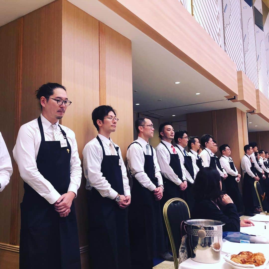 菊間千乃さんのインスタグラム写真 - (菊間千乃Instagram)「“SAKURA” Japan Women's Wine Awards 2020の審査会に参加させていただきました。 今年も２日間で総勢560名の女性審査員が、世界29カ国4333アイテムのワインを審査します😳 ５人1チームで採点をしていくのですが、毎年ワイン業界のステキな女性とお知り合いになって、色々情報交換ができるのも、楽しみ😍 私のチームは白14種類、赤23種類を審査させて頂きました🍷 受賞ワインは、2月14日(金)バレンタイン・デーにSAKURA AwardsのHPで発表されまーす🥂」1月28日 23時07分 - kikuma_yukino