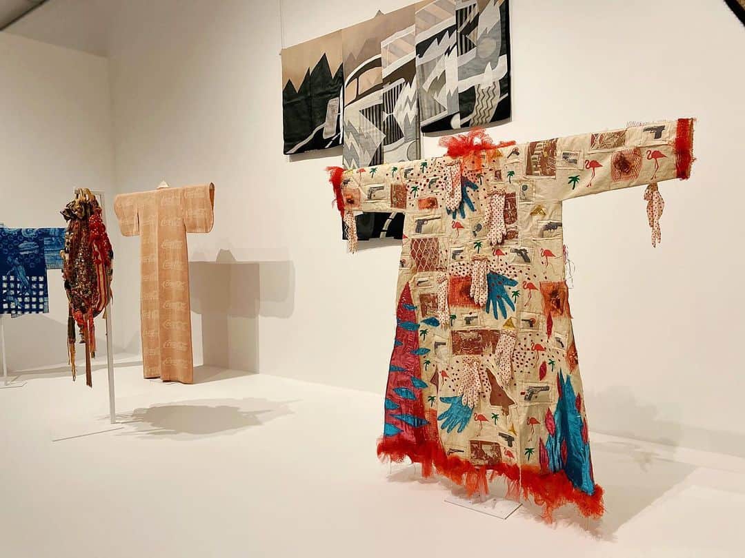 オードリー・キッチングのインスタグラム：「Butterfly capes and kimonos.」