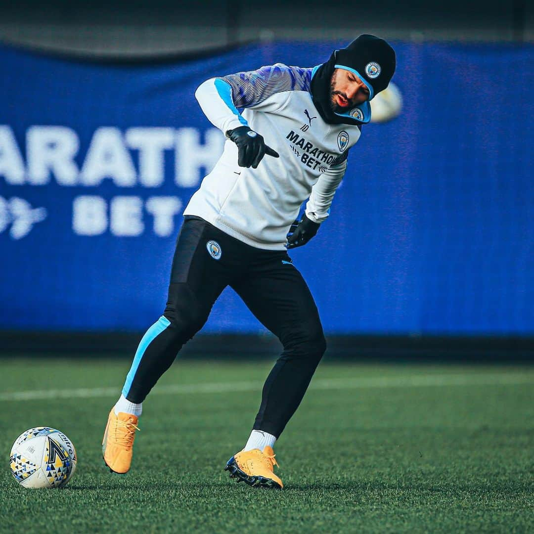 マンチェスター・シティFCさんのインスタグラム写真 - (マンチェスター・シティFCInstagram)「Ready to get the job done! 💪 ⠀ ⠀ ⠀ #ManCity」1月28日 23時12分 - mancity