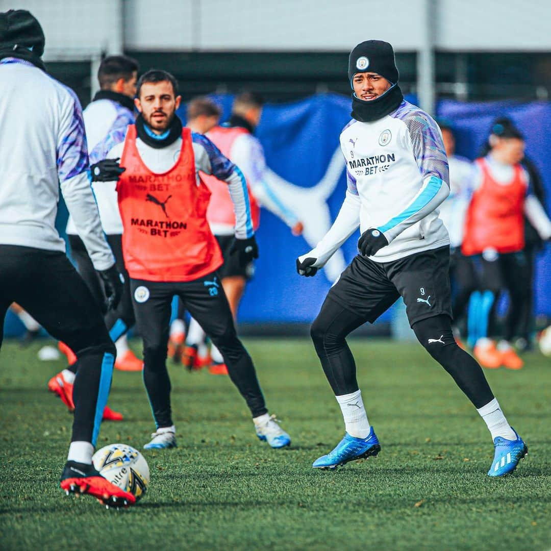 マンチェスター・シティFCさんのインスタグラム写真 - (マンチェスター・シティFCInstagram)「Ready to get the job done! 💪 ⠀ ⠀ ⠀ #ManCity」1月28日 23時12分 - mancity