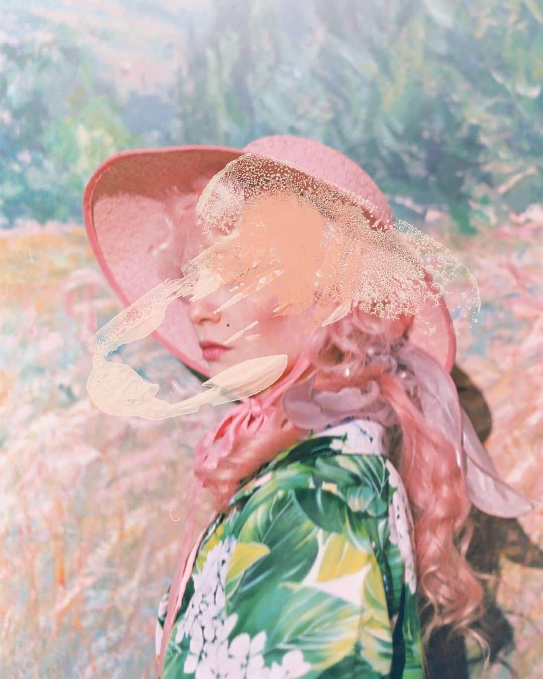 オードリー・キッチングのインスタグラム：「Learning the language of paint. @brunoroids」