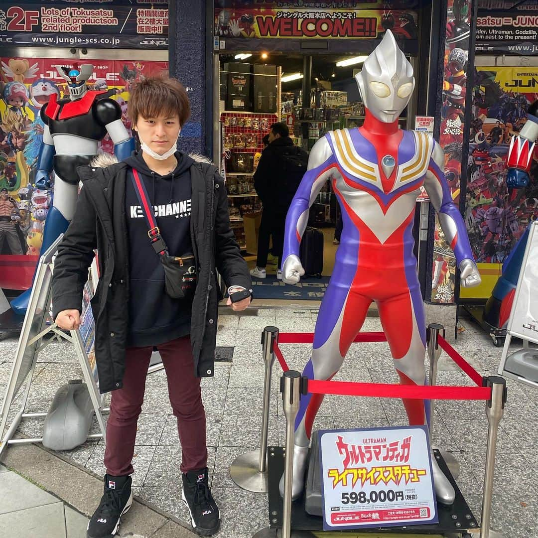 けんちゃんねるのインスタグラム：「#大阪 #ウルトラマンティガ #でんでんタウン #ジャングル大阪日本橋店」