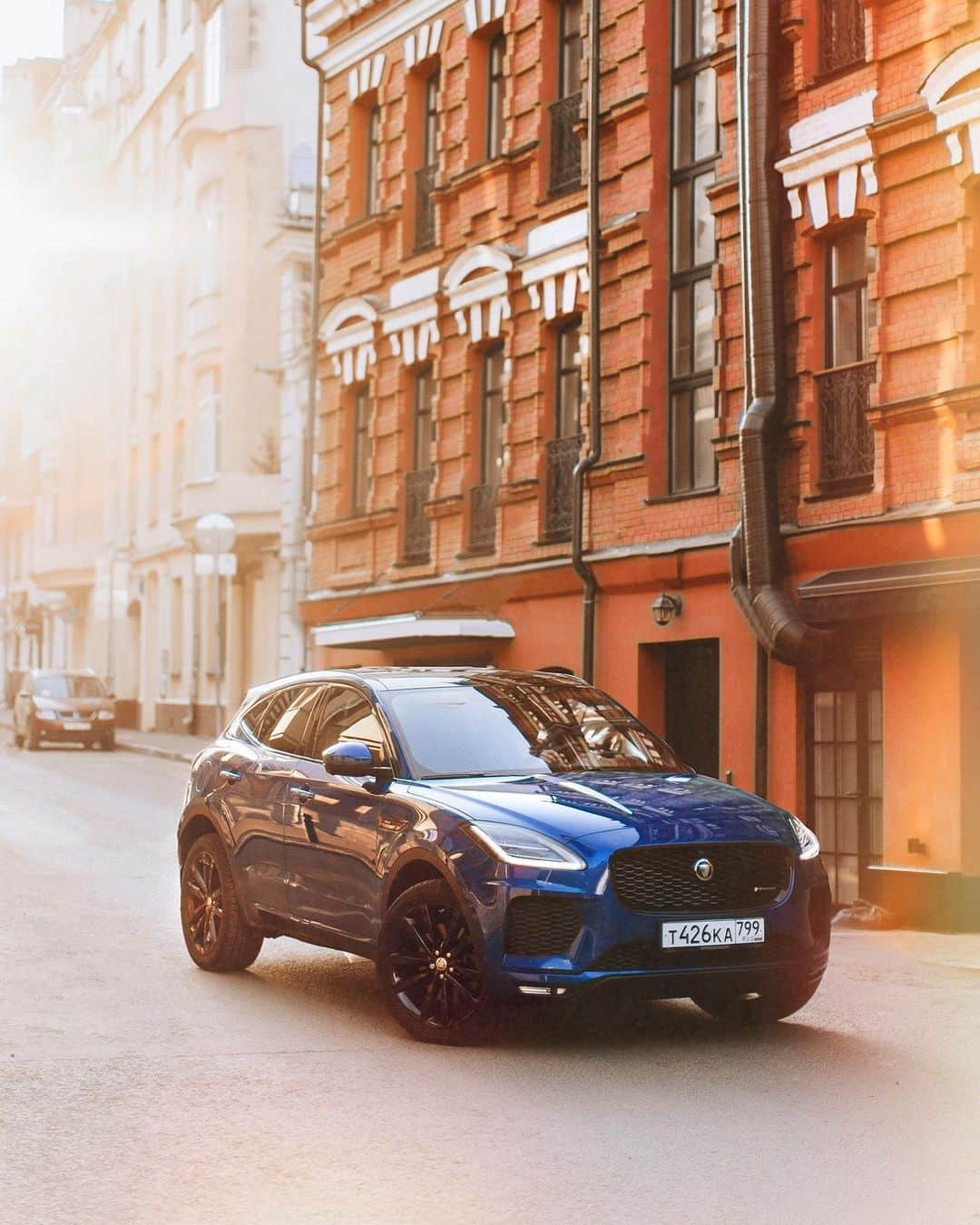Jaguarさんのインスタグラム写真 - (JaguarInstagram)「City slicker. 📷: @Yaroslav_Shuraev.  #Jaguar #EPACE #AWD #Premium #Luxury #Compact #Performance #SUV #InstaCar #CarsofInstagram #Moscow #Russia #Regram」1月28日 23時26分 - jaguar