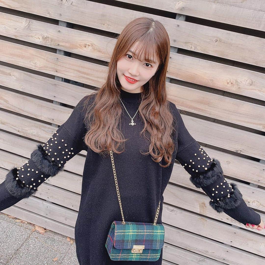 平田詩奈さんのインスタグラム写真 - (平田詩奈Instagram)「﻿ シンプルだけど﻿ 袖のデザインが可愛い﻿ ニットワンピ🧸﻿ ﻿ #しいなのワードローブ」1月28日 23時30分 - shiina__0822