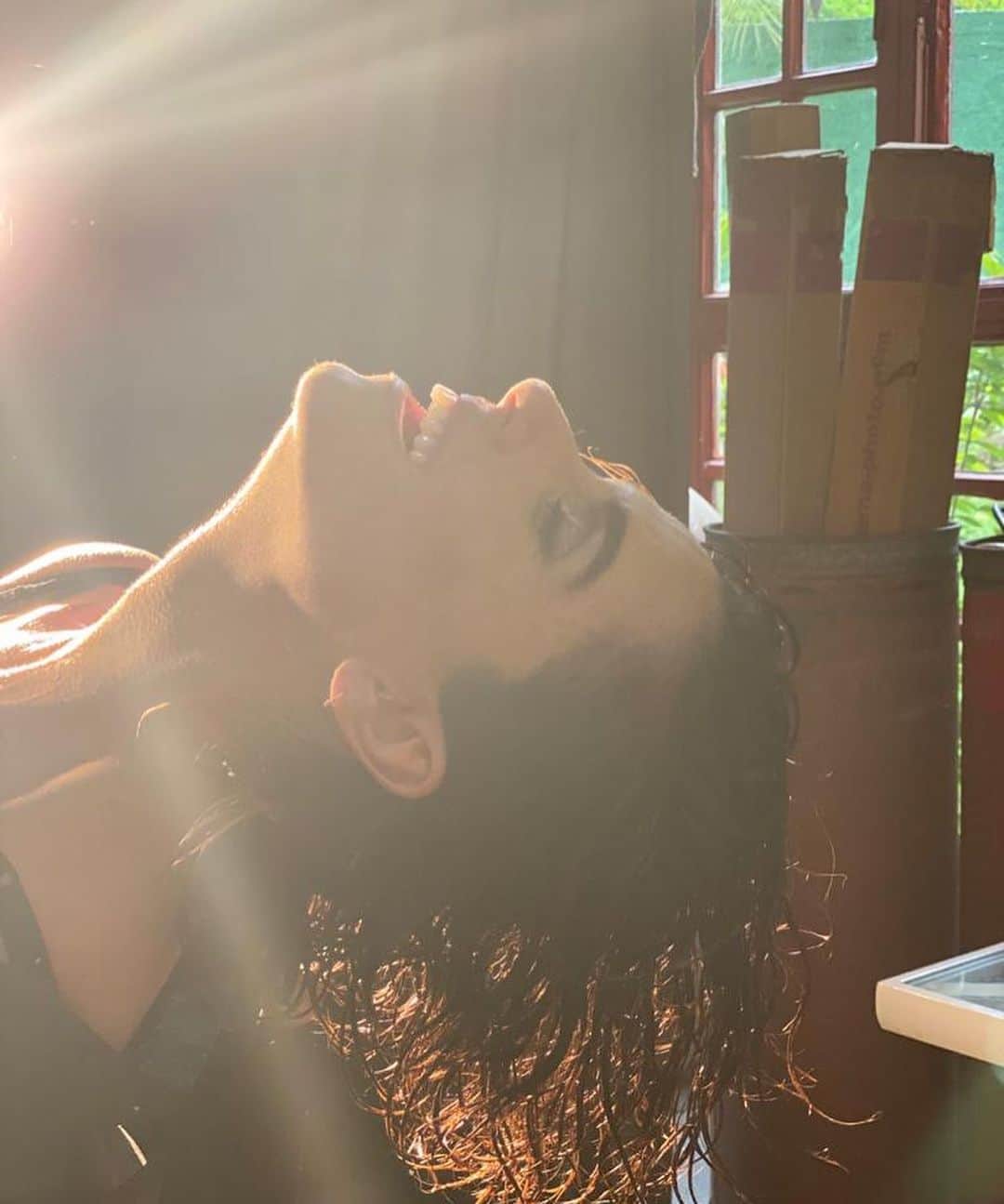 Giovanna Antonelliのインスタグラム：「Bom dia! Alma leve! Sorriso no rosto! Fé! Alegria! Gratidão!  Minha terça tá assim e desejo o mesmo pra vcs todos !!!!😽」