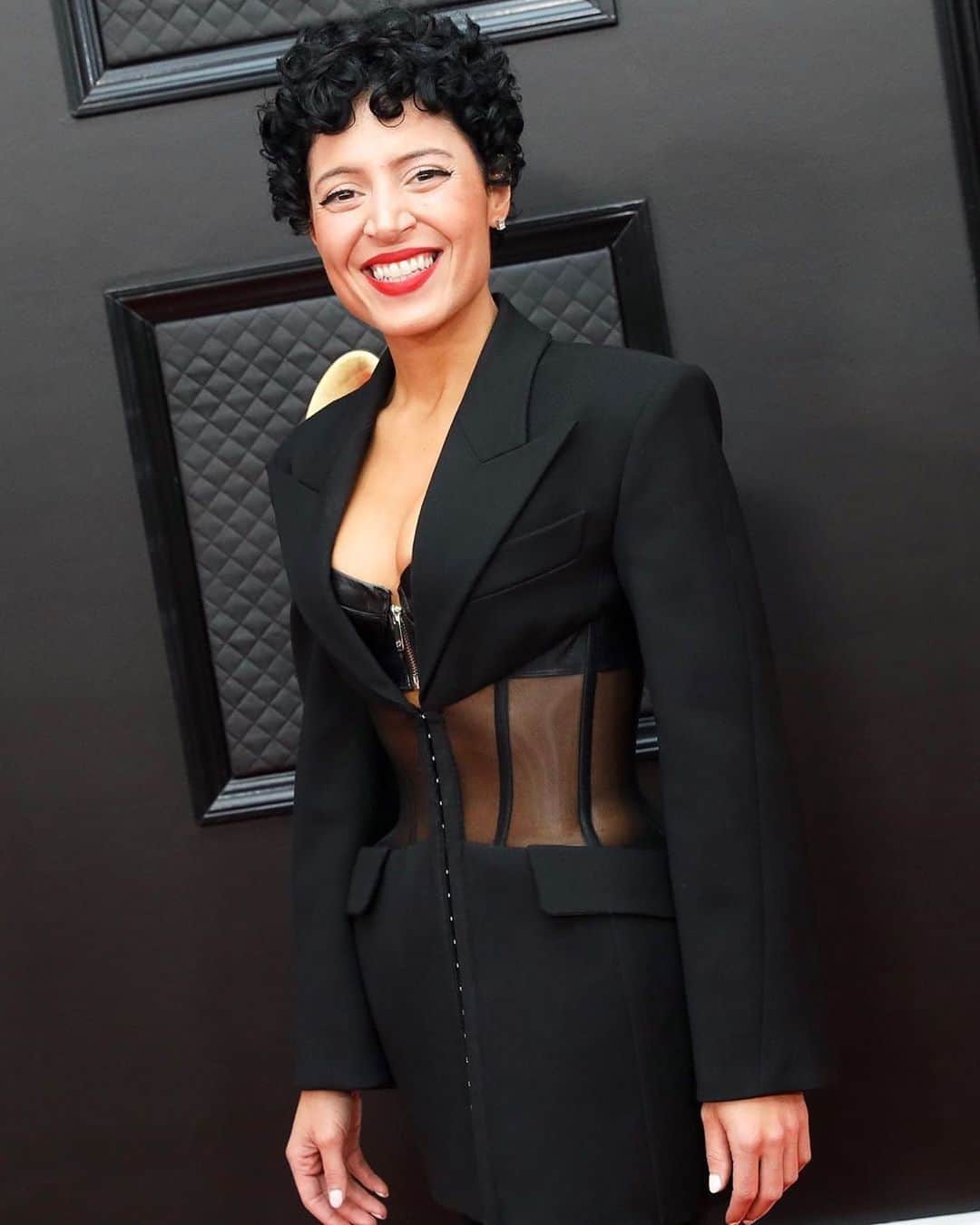 のインスタグラム：「@emilykingmusic wore a corset jacket from the spring summer 2020 collection to the Grammy Awards. - - Stylist @kathykalesti  Photo @bfa  @recordingacademy  #mugler」