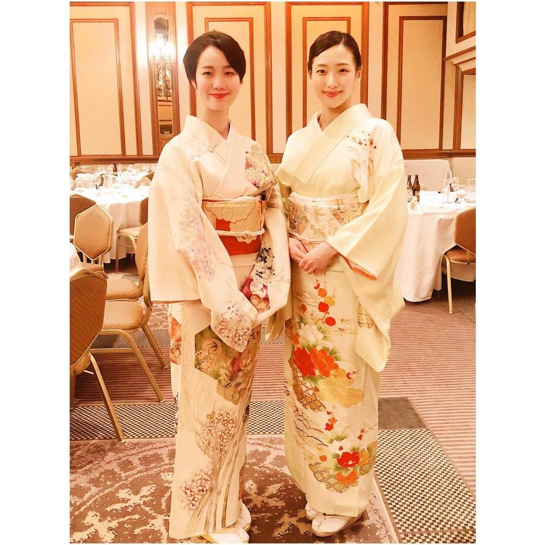 花柳まり草さんのインスタグラム写真 - (花柳まり草Instagram)「2020.1.28 【花柳流新年会】 同期の蘭乃はなちゃん💖  昨年末にお名取さんになられて、花柳蘭乃さんに✨  同期の桃花ひなちゃん（花柳楽ひなみ）は今日は欠席だったのですが、また三人で集まりたいなぁと思いました😆❤️ こうして同期との絆がずっと繋がっていて、共に芸道に励めるのがとても嬉しいです。  #花柳流 #新年会  #日本舞踊家 #日本舞踊  #日本舞踊協会 #舞台 #芸術 #習い事 #踊り  #着物 #kimono #宝塚 #宝塚歌劇団 #宝塚og #蘭乃はな ちゃん #花柳まり草 #me  #art #art_of_japan #dance #japanesedance #japanesedancer #kimono #fashion #takarazuka #love #marikusahanayagi」1月28日 23時46分 - marikusa.hanayagi