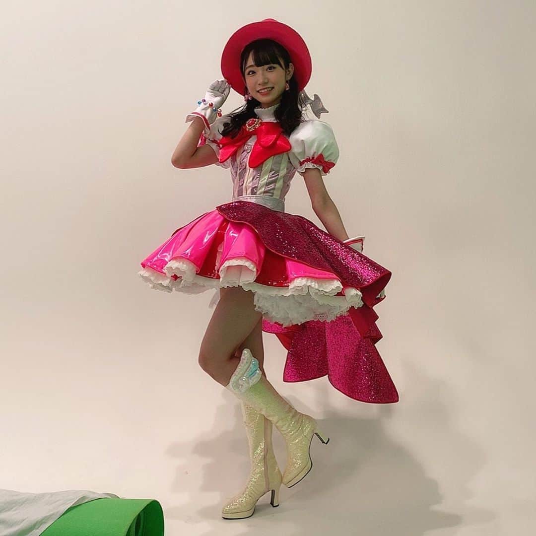 山内瑞葵さんのインスタグラム写真 - (山内瑞葵Instagram)「. ୨୧┈┈┈┈┈┈┈┈┈┈‪୨୧‬ . オープニング衣装全身💫 . 魔法使いの衣装を 作っていただきました！！ . リボンの大きさといい スカートのボリューム感といい 本当に魔法の国から来たかのような素敵な衣装😳 . #AKB48 #衣装 #魔法使い #リボン #魔法の国から来ました . ୨୧┈┈┈┈┈┈┈┈┈┈୨୧」1月29日 0時02分 - zukky_48