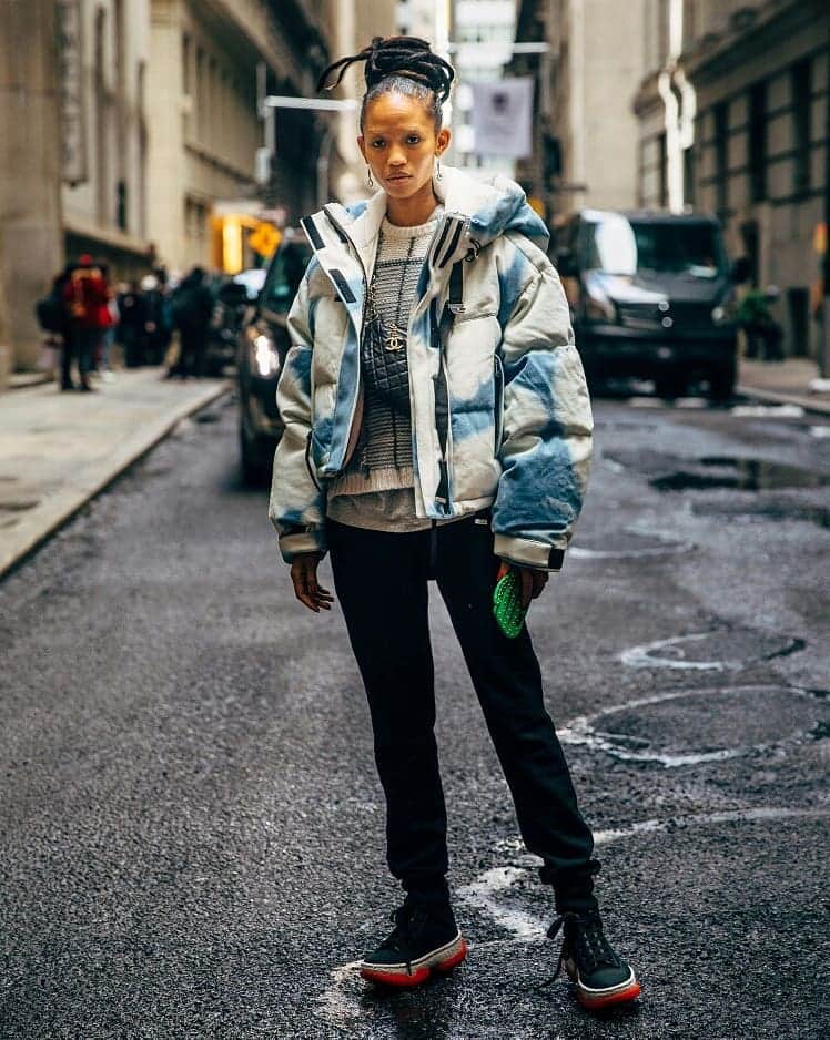 PORTER magazineさんのインスタグラム写真 - (PORTER magazineInstagram)「A #streetstyle trend that is both cosy and cool? Introducing the ultra-covetable coat that really does do it all. Head to the #linkinbio to see our edit of the best puffer coats」1月29日 0時07分 - portermagazine