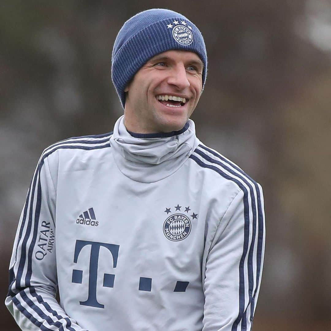 トーマス・ミュラーさんのインスタグラム写真 - (トーマス・ミュラーInstagram)「In the mood for @fcbayern training 😃💪⚽️ #esmuellert #smile #PACKMAS #fcb #thomasmüller」1月29日 0時09分 - esmuellert