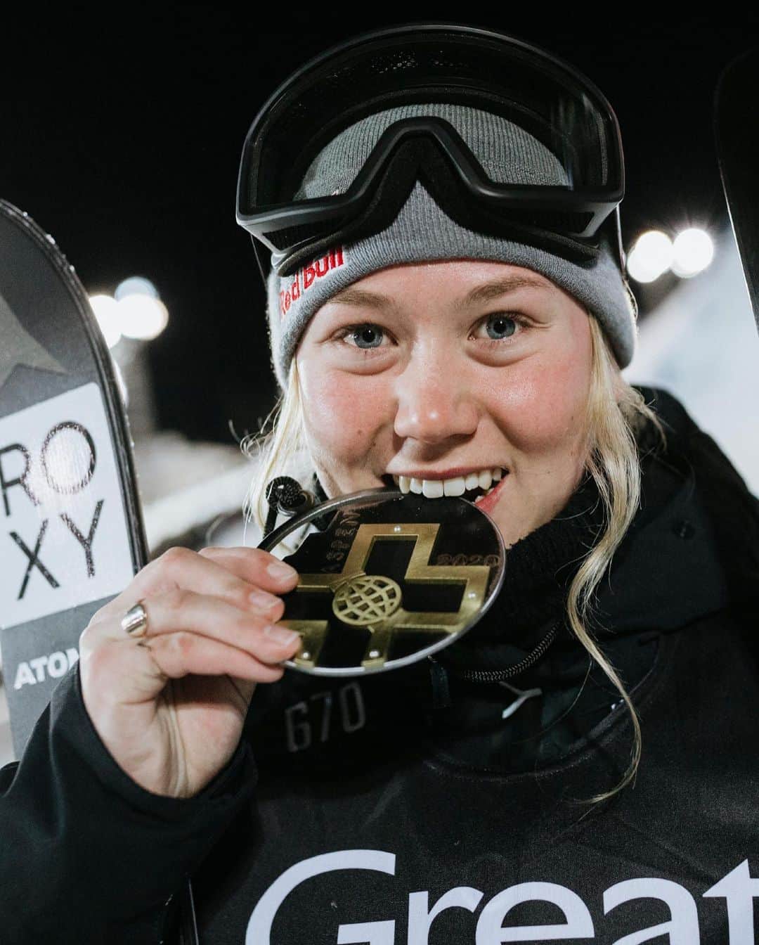 レッドブルさんのインスタグラム写真 - (レッドブルInstagram)「@xgames APPRECIATION POST: 🥇🥇@kellysildaru ~ Ski Superpipe & Ski Slopestyle 🥇@zebpowelll ~ SB Knuckle Huck 🥇@tessledeux ~ Ski Big Air 🥇@qcastellet ~ SB Super Pipe 🔥@markmcmorris ~ made history with his 18th career X-Games medal! . CONGRATS TO THESE LEGENDS 👏 📸: @petermorning & @christianpondella #redbull #givesyouwings #xgames #ski #snowboard #snow」1月29日 0時20分 - redbull