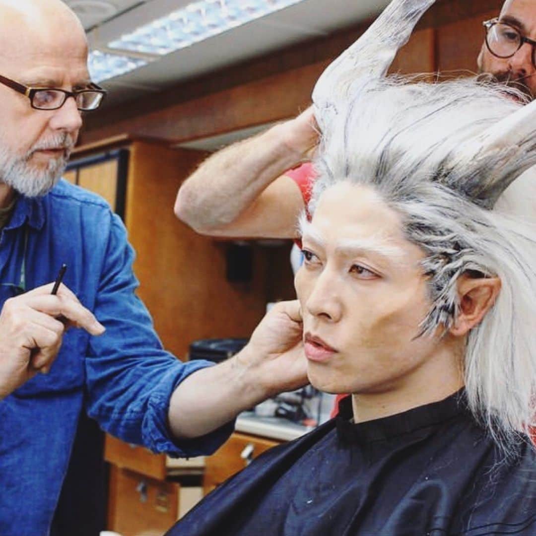 雅-MIYAVI-さんのインスタグラム写真 - (雅-MIYAVI-Instagram)「Congratulations to @disneymaleficent SMUFX team for @theacademy nomination!!!! Very proud of David, Paul, Arjen, (And of course Vicky!) the whole SMUFX team!!!!!! It was such an honor to work with you and also to be able to see how much passion you guys put into your creation with every single piece. Simply inspired as an artist. Also I wanna give you an award from me for your invention to “put tape around my horn base and the chair so that my head doesn’t move when I fall asleep while you guys are putting make up on” Lol You guys are genius. (And hilarious.) Next level. Sweet summer memories. Massive respect to your stunning work. Go team Maleficent!!!!!! 🙌🏻🙌🏻 映画「マレフィセント2」SMUFX部門、アカデミー賞ノミネートおめでとうございます！！！！㊗️🎊🎈🎉 世界最高峰のメイキャップチームとお仕事ができて、光栄でした。一つ一つ気の遠くなるような作業、繊細なピース全てに最新の注意を払い、それを毎日続けて確実に形にしていく彼らの仕事への姿勢、熱意、本当に感服でした。そして何より「毎朝、メイク中に仮眠する僕の頭をテープで椅子にとめて動かないようにする」という発明、僕の方からも勝手にアワードを差し上げます(笑) そして、デジタル配信もされました。まだまだより沢山の人達に観てもらえますように、皆の応援もよろしくお願いします！！！！🙏🏻🙏🏻😃💯 #Maleficent」1月29日 0時27分 - miyavi_ishihara