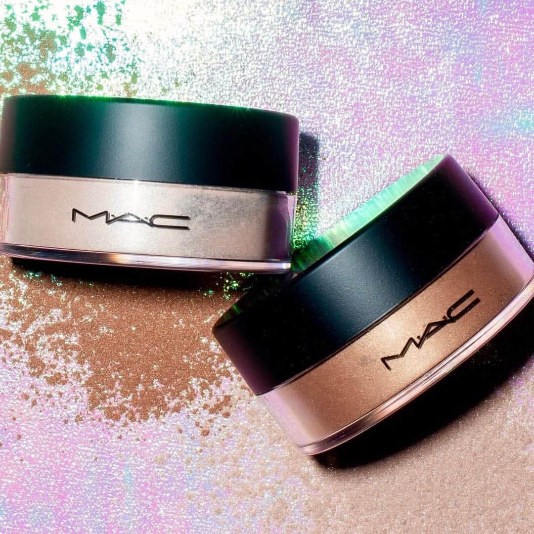 M·A·C Cosmetics UK & Irelandさんのインスタグラム写真 - (M·A·C Cosmetics UK & IrelandInstagram)「All lit up 🙌🏽🌟⁠⠀ Have you discovered the glowing treasures of Supreme Beam yet?⁠ Iridescent Powder in Silver Dusk & Golden Bronze. #Hightlight #Glow #MACCosmeticsUK #MACCosmetics ⁠⠀」1月29日 0時31分 - maccosmeticsuk