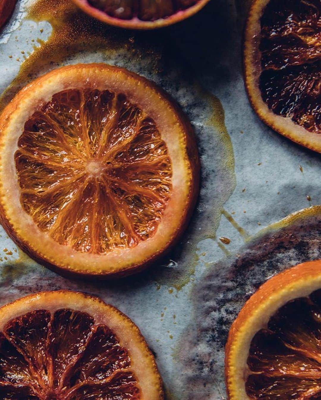 Our Food Storiesさんのインスタグラム写真 - (Our Food StoriesInstagram)「More photos from our favorite gluten-free blood orange-lemon cake 😋 Get the recipe on the blog, link is in profile. #ourfoodstories  ____ #glutenfri #glutenfrei #glutenfreerecipes #momentslikethese #fellowmag #simplejoys #stilllifephotography #germanfoodblogger #foodstylist #foodphotographer」1月29日 0時45分 - _foodstories_