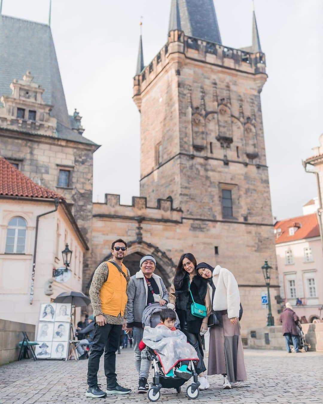Raffi Ahmadさんのインスタグラム写真 - (Raffi AhmadInstagram)「Goodbye Prague ❤️ Kapan kita kembali lagi yaaaa 😊🇨🇿 📸 @rufusazarya」1月29日 0時47分 - raffinagita1717