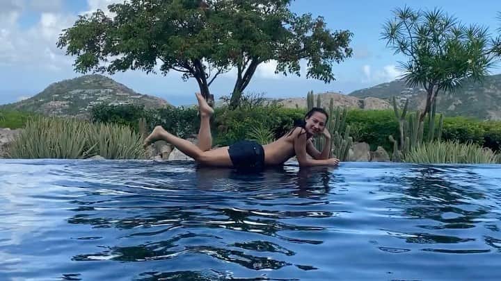 のインスタグラム：「Crudité all day. Watch as Alex preps for party guests in St. Barth’s in our latest @youtube video 👉 Link in bio.」