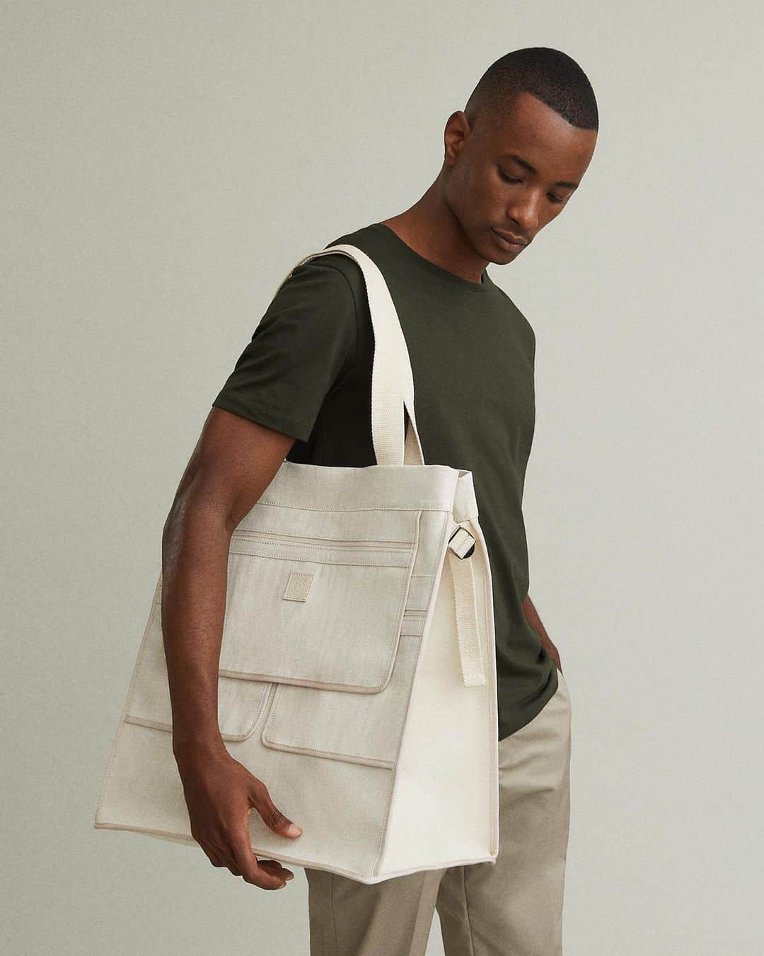 ウォントのインスタグラム：「Meet our Kiev & Austin travel totes—inspired by the unity of design and nature, our new hero silhouettes are the essence of purposeful, practical and simplistic beauty.  #wantlesessentiels #ss20 #travel #totes」