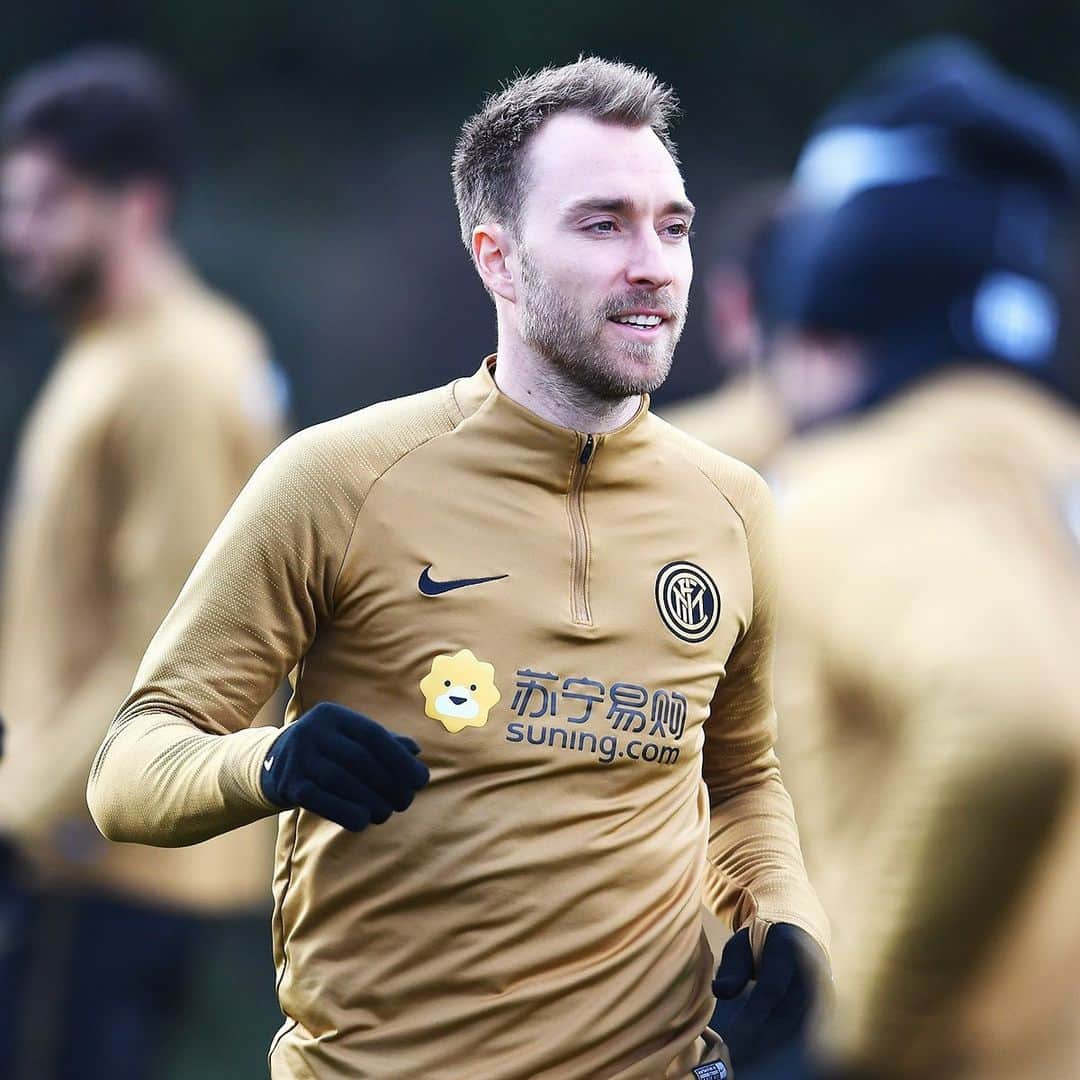 インテルナツィオナーレ・ミラノさんのインスタグラム写真 - (インテルナツィオナーレ・ミラノInstagram)「FIRST TRAINING 📸😍💪🏼 #WelcomeChristian #Inter #ForzaInter #Eriksen #NotForEveryone #Training #Football」1月29日 1時20分 - inter