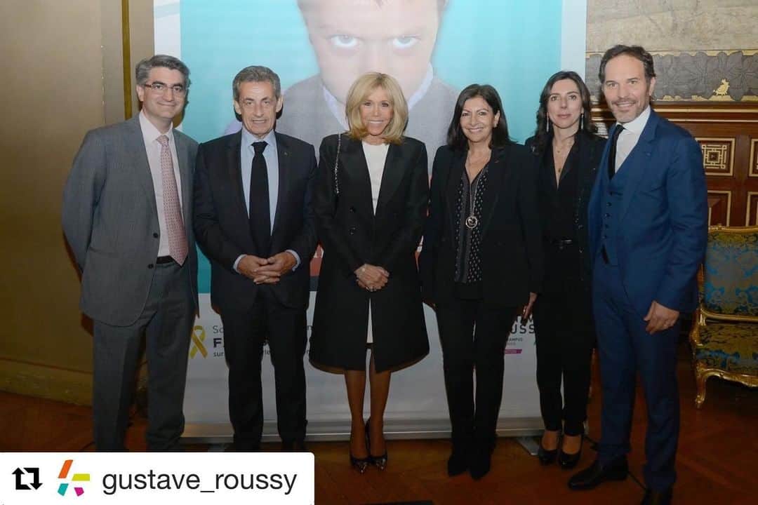 ニコラ・サルコジのインスタグラム：「La maladie de l’enfant est une injustice qu’on ne dénoncera jamais assez. Pour nos enfants, pour leurs familles, pour le corps médical, nous devons être unis. Plus de 3 millions d'euros ont été collectés au profit de la recherche sur les cancers pédiatriques lors de la vente aux enchères annuelle, organisée par @gustave_roussy Grâce à la générosité exceptionnelle de tous ses donateurs et mécènes, la campagne #GuerirLeCancerDeLenfantAu21eSiecle de Gustave Roussy a déjà atteint son objectif initial et vise à lever 10 millions d'euros supplémentaires pour financer notamment un bâtiment dédié à la recherche pédiatrique.  Merci infiniment à tous pour ce soutien #ORduCommun ! www.guerirlecancerdelenfant.fr . #GuerirLeCancerDeLenfantAu21eSiecle @f_lemosofficiel  #Cancerspédiatriques #Cancersdelenfant #GustaveRoussy」