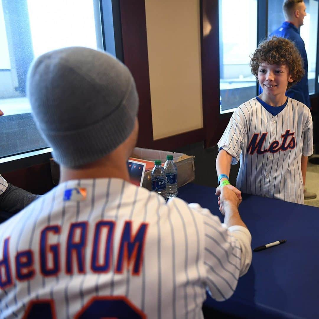 ニューヨーク・メッツさんのインスタグラム写真 - (ニューヨーク・メッツInstagram)「More gems from #MetsFANFEST. 🧡💙」1月29日 1時49分 - mets