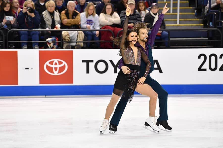 ジャン＝リュック・ベイカーのインスタグラム：「“When you only have 5 minutes left to get free delivery on uber eats”  #hawayekbaker #usfigureskating #icedance #jeanlucbaker #uschamps20 #nationals #iceskating #icedancer #iceskate #dance #dancer #humor #saturdaynightfever #icedanceacademyofmontreal #iam #gadbois #montreal」