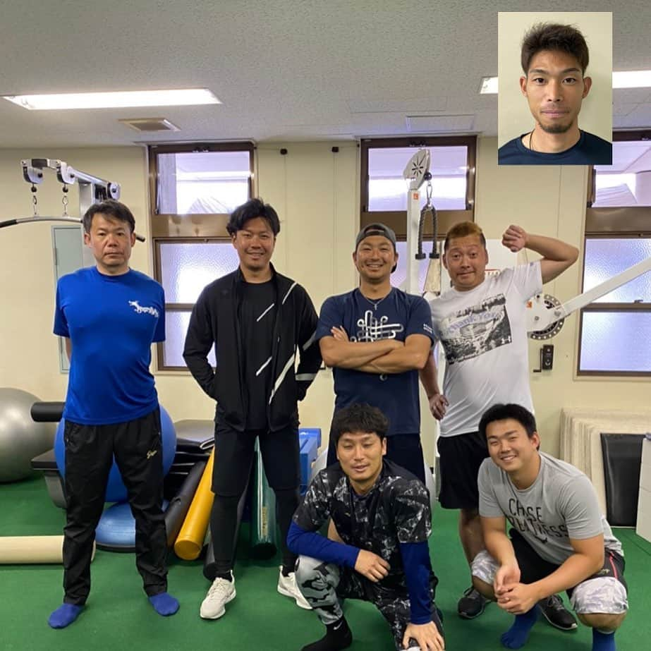 田島慎二さんのインスタグラム写真 - (田島慎二Instagram)「沖縄での大野自主トレ最終日無事終了しました！ 雨も1日だけでいい練習ができました〜 今日からチームも合流して明日から全体での合同自主トレ開始😁 あと一か月怪我なく チーム大野みんなで頑張ります😆 小熊の半目は見飽きた #中日ドラゴンズ #大野雄大 #田島慎二 #小熊凌祐 #小笠原慎之介 #三輪敬司 #横浜denaベイスターズ #武藤祐太 #北谷 #自主トレ」1月29日 13時29分 - taji.12