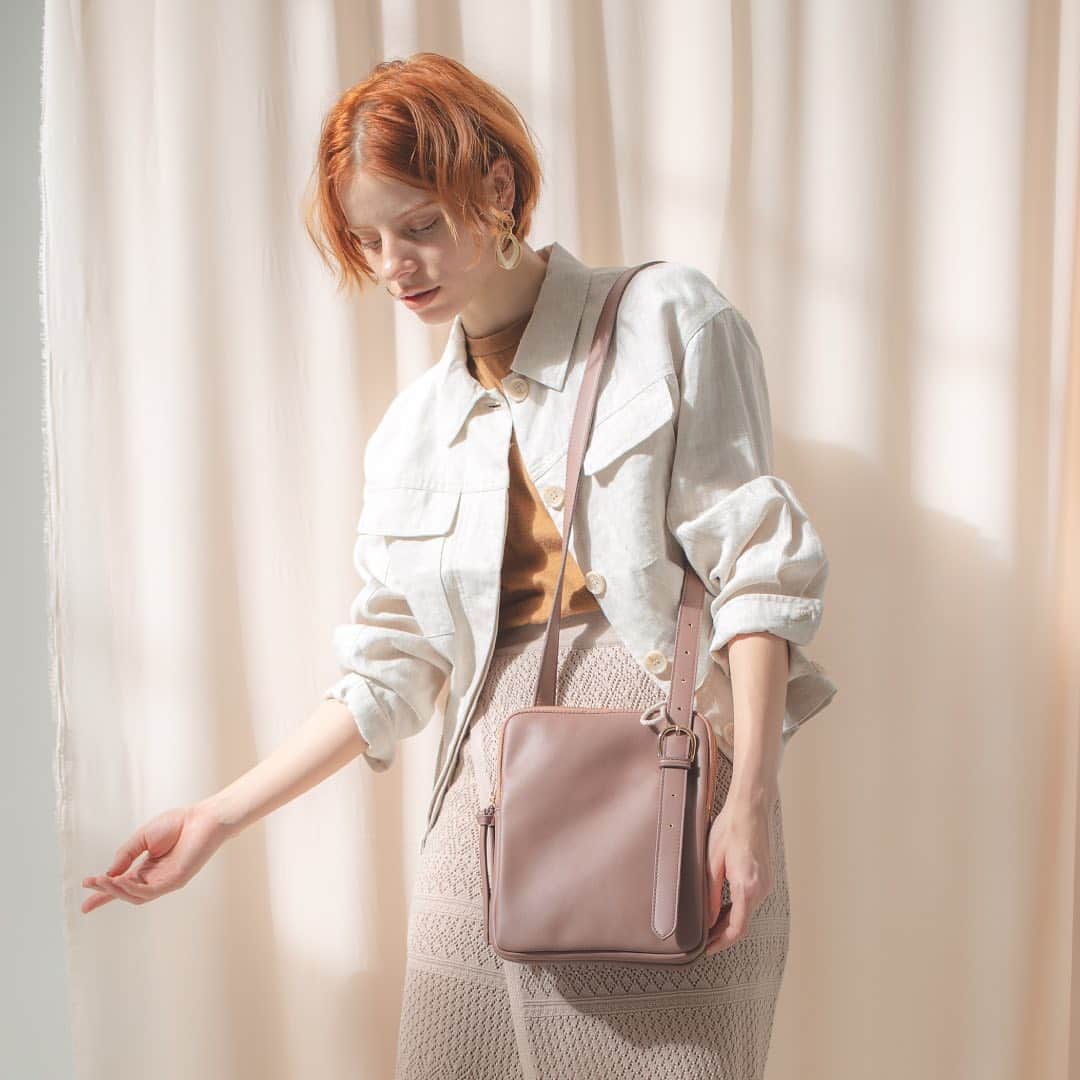 SMIRNASLI_officialのインスタグラム：「. . SMIR NASLI 2020 Spring collection . . .  #smirnasli #サミールナスリ #bag #tote #totebag #ruck #2way #2waybag #scarf #2020 #2020ss  #2020sscollection」