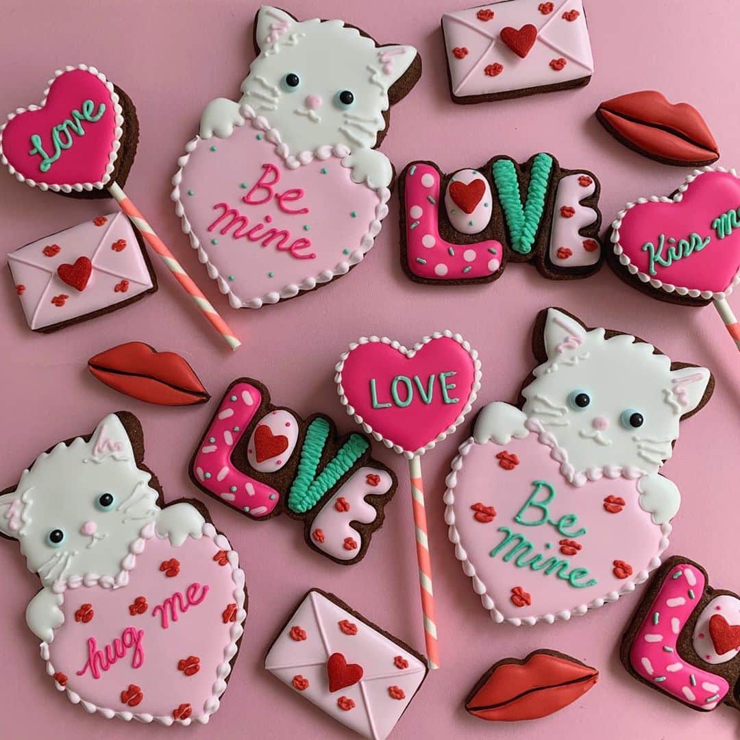 kikkoのインスタグラム：「Valentine’s Day lesson  2/4火曜日　満席 2/8土曜日　空きあり 11時〜約2時間 5500円(tea付き) DMまたは、mailにてご連絡お待ちしてます。(Facebookのメッセージは、しておりません😂) レッスンサンプル、いつも遅くごめんなさい🙇‍♀️🙇‍♀️😊」