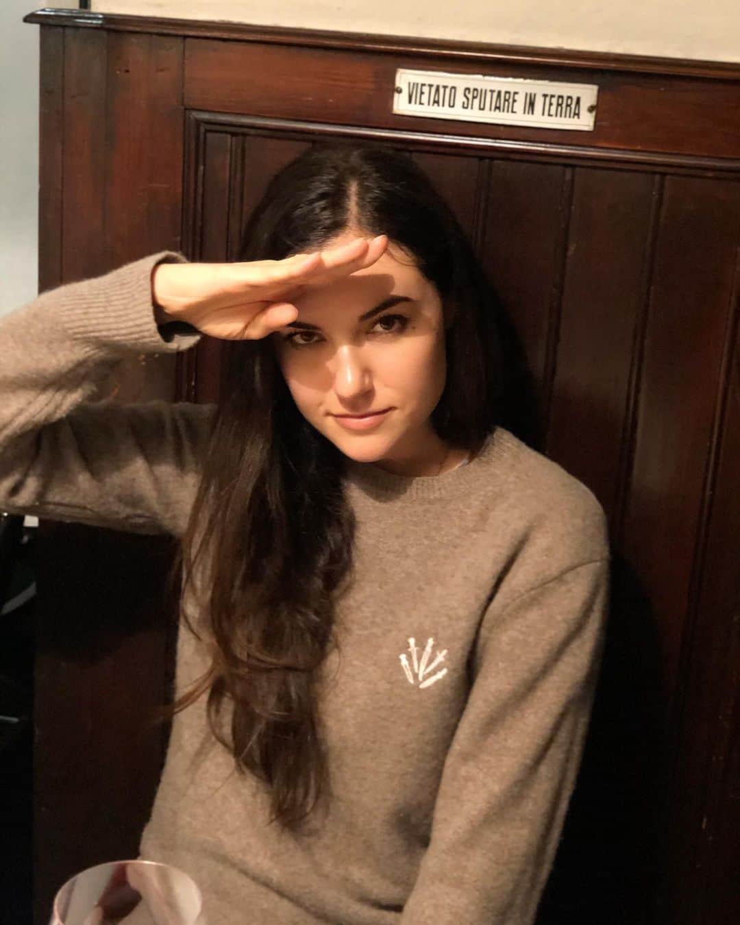 サーシャ・グレイのインスタグラム：「!Forbidden to spit on the floor!」