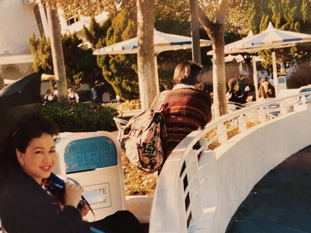 アブドゥル・マティーン王子のインスタグラム：「One of my earliest memories of using a camera 😅 Happy birthday Ma! ❤️」