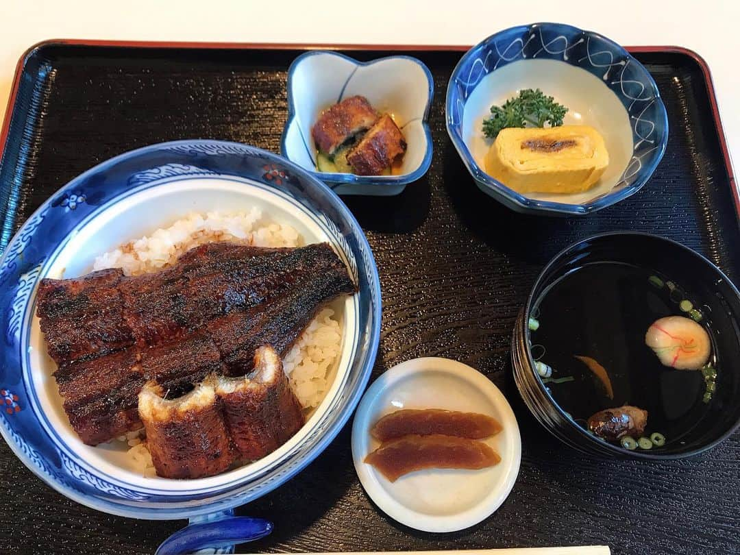 伊藤えみさんのインスタグラム写真 - (伊藤えみInstagram)「食べ進めると中からも鰻が出てくる幸せなスタイル。永遠に続けばいいのに🤤  #鰻 #うなぎ #うな錦  #三重県 #四日市 #japan  #japanesefood  #eel」1月29日 12時18分 - itoemi1019