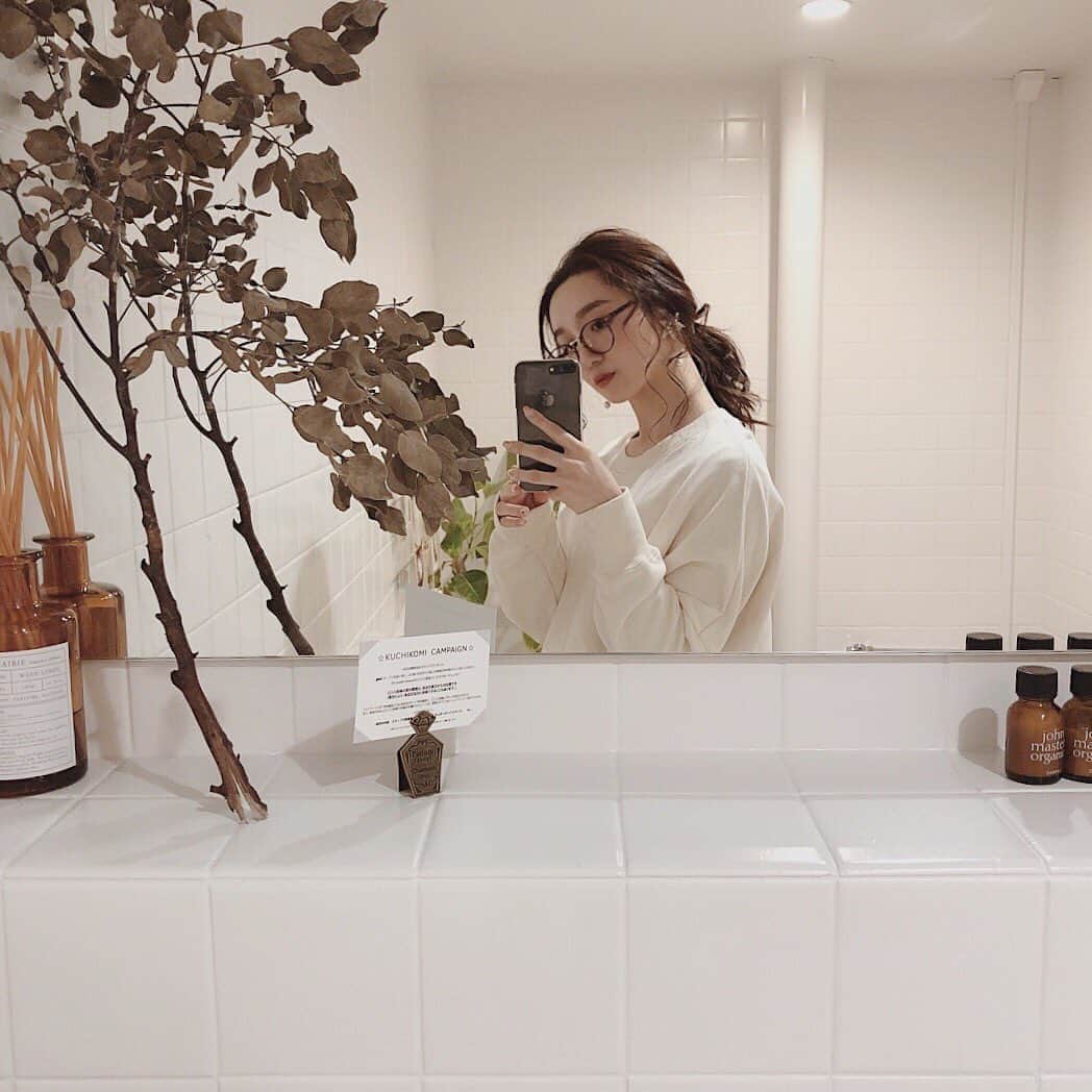 のインスタグラム：「撮影行ってきました♡メイクもしてもらえて嬉しい! 久しぶりすぎてドキドキした〜! #selfie #トイレ可愛い #hairsalon #nagoya #撮影 #puf #instafashion #l4l #hello #hairmake #hairarrange #makeup」