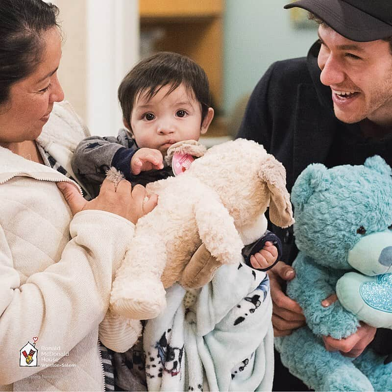 ジェイソン・ブラウンさんのインスタグラム写真 - (ジェイソン・ブラウンInstagram)「🧸❤️ @rmhwinstonsalem • • • Thank you to everyone who threw stuffed animals on the ice after my performances at #USChamps20! So greatly appreciated! ✨ The #RMH in Winston Salem is such a special place, full of love, heart, and lots of courage. Thank you @rmhc for all that you do for families all around the world! 🙌 • Also, huge thanks to @campulk, @seanrabbitt, @jomosk8, and @mariahsk8rbell for donating some of their stuffed animals they received as well!! Love you guys! 🙏 #keepingfamiliesclose」1月29日 13時10分 - jasonbskates