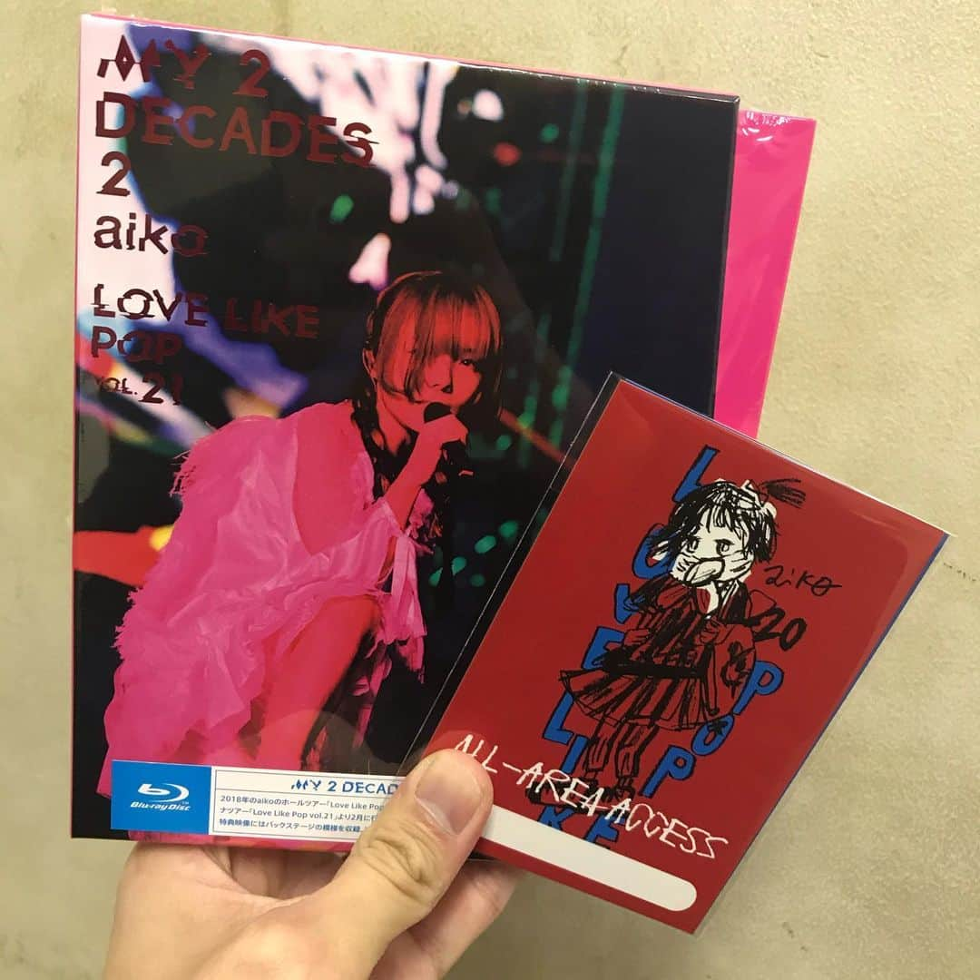 宮戸洋行さんのインスタグラム写真 - (宮戸洋行Instagram)「aikoさんのライブBlu-ray『My 2 Decades 2』購入！LLPの20.21をを収録って…相変わらずaikoさんは最高にやりすぎてくれはります！家帰って観るのが楽しみすぎです！脱出も楽しみです！ん？脱出？」1月29日 13時13分 - hiroyuki_gag