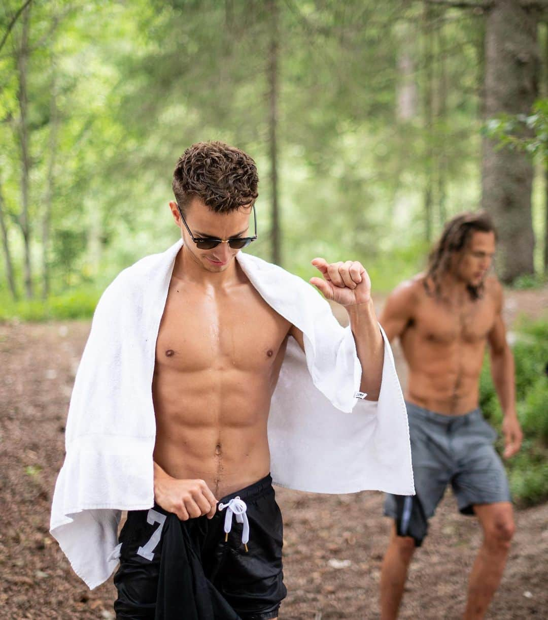 アレックス・メゴスさんのインスタグラム写真 - (アレックス・メゴスInstagram)「@yannick_flohe how cold is the water?  Him and a few other people taking a dip in the freezing river in Chamonix last summer.  @patagonia_climb @redbullgermany @goretexeu @tenayaclimbing @dmm_wales @sterlingrope @cafekraft_nuernberg @frictionlabs @fazabrushes #stylefirst #carrotsforpower」1月29日 4時49分 - alexandermegos