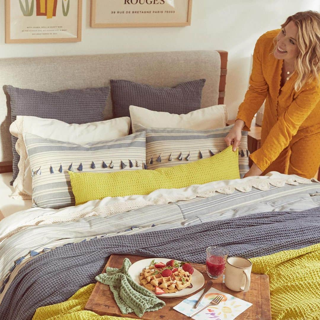 Anthropologieさんのインスタグラム写真 - (AnthropologieInstagram)「Introducing the Woven Waffle Collection: bedding with a soft, honeycomb texture in an array of delectable hues ✨ Even better? We partnered with Sarah Copeland from @edibleliving and made waffles to celebrate🍴Tap the link in our profile to get the recipes and shop!」1月29日 5時04分 - anthropologie