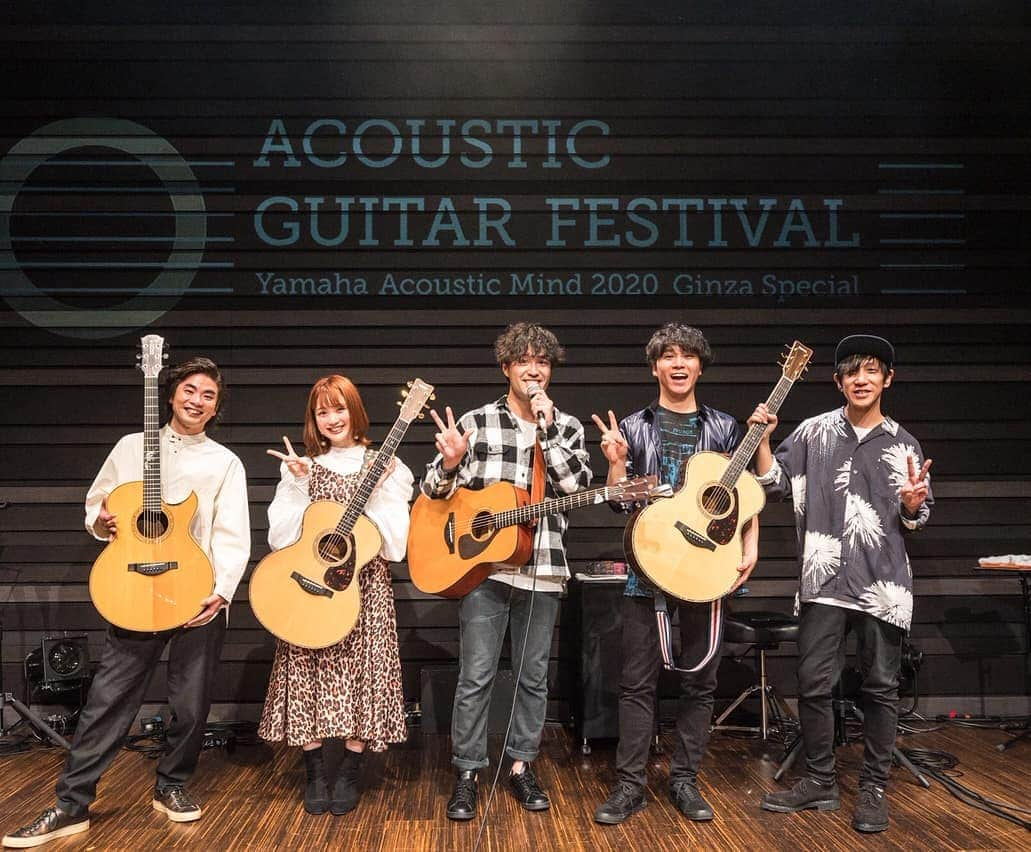 磯貝サイモンさんのインスタグラム写真 - (磯貝サイモンInstagram)「先日1/26の「YAMAHA GUITAR FESTIVAL」@銀座ヤマハホールありがとうございました！14年ぶりの共演だったDEPAPEPEのおふたり、はじめましての瀬川あやかさん、もはや兄弟？のISEKIくん、そしていつもお世話になっているYAMAHAさん！最後はセッションもあって楽しいひとときでした☆打ち上げがやたらと盛り上がった(笑) #YAMAHA #ISEKI #DEPAPEPE #瀬川あやか #磯貝サイモン  さて僕は今週末2/1、いよいよニューシングル発売記念ライブin東京！今日からリハみっちり、準備バタバタです。昼夜公演ともチケット絶賛発売中！なかなかないバンド編成なのでみんな来るしかないよー！ニューシングル「web」は現在「秘密のケンミンSHOW」エンディングテーマとしてOA中♪ http://isogaisimon.net」1月29日 5時26分 - simon_isogai