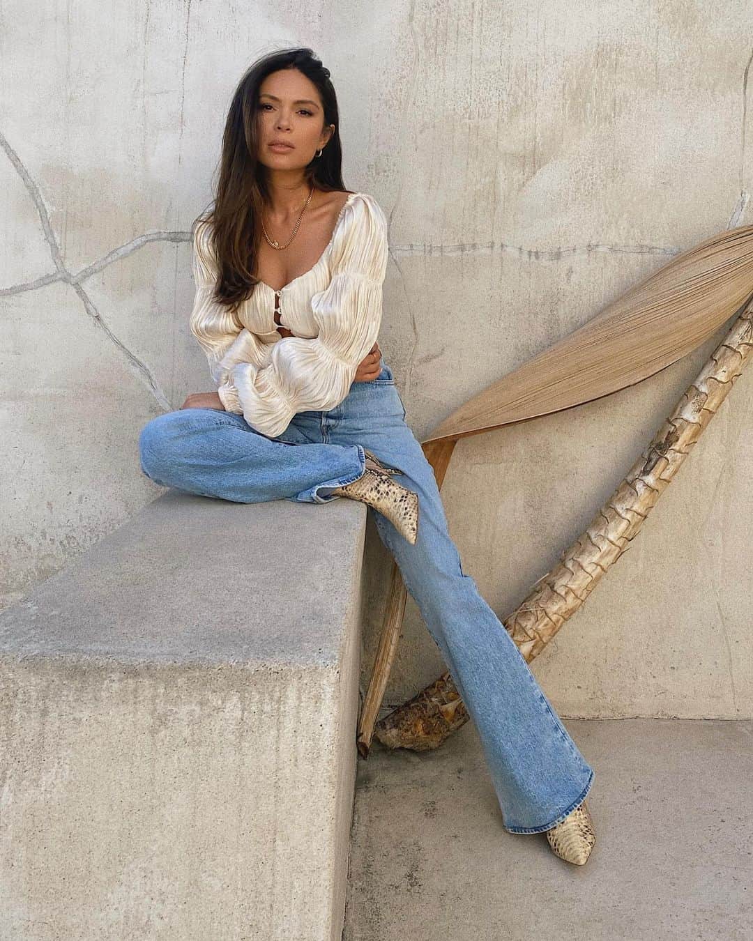 Marianna Hewittのインスタグラム：「never forget how wildly capable you are ☁️✨」