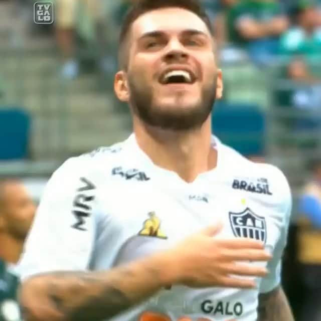 ナタンのインスタグラム：「#Repost @atletico with @make_repost ・・・ 💪🏼🐔 @nathan10 fica no #Galo! O camisa 23 renovou seu contrato de empréstimo com o Alvinegro até 30/06 e já pode voltar a atuar pelo Atlético. ⠀⠀⠀⠀⠀⠀⠀⠀⠀ Diz aí, Massa: qual o melhor lance do meio-campista com o nosso manto sagrado? 👇🏼 ⠀⠀⠀⠀⠀⠀⠀⠀⠀ #AquiéGalo 🏴🏳」