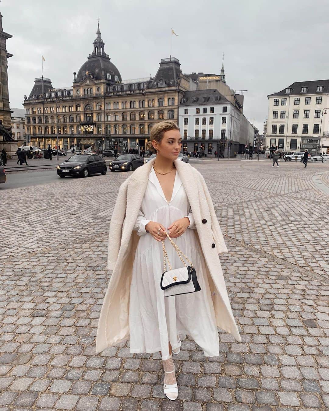 Kelsey Simoneのインスタグラム：「Enjoying #cphfw already! I just uploaded my travel vlog making my way over to Denmark! Link is in my bio 🥂#revolveme」