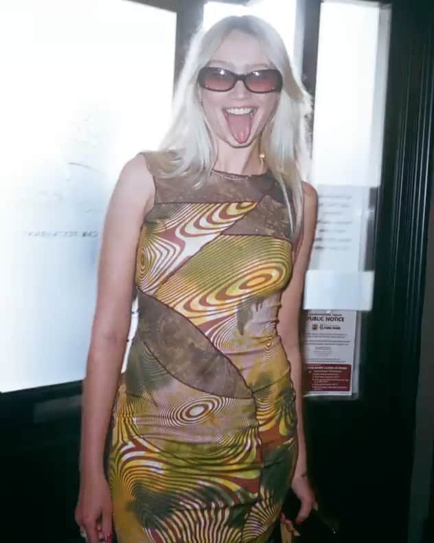 ケイリン・ルッソのインスタグラム：「Ma’am, put your tongue back in your mouth」