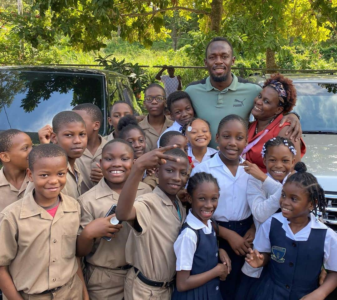 ウサイン・ボルトさんのインスタグラム写真 - (ウサイン・ボルトInstagram)「A great day as the Usain Bolt Foundation refurbishes Granville Primary School ground and hand over computers to Albert Town Primary, Spring Garden Primary, Duanvale Primary, Waldensia Primary, Bellevue Primary, Falmouth All Age and the Granville Primary & Infant.. Thanks @microsoftuk @digiceljamaica for all the support」1月29日 6時18分 - usainbolt