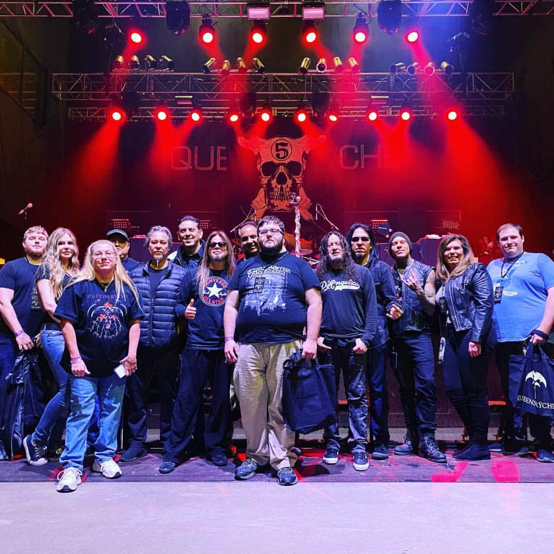 Queensrycheさんのインスタグラム写真 - (QueensrycheInstagram)「VIP Meet & Greet at the House Of Blues in Houston, Texas!! Always a great time hanging with our Rychers :) #queensryche #vip #meetandgreet #goodtimes #hobhouston #texas #rychersrule」1月29日 6時13分 - queensrycheofficial