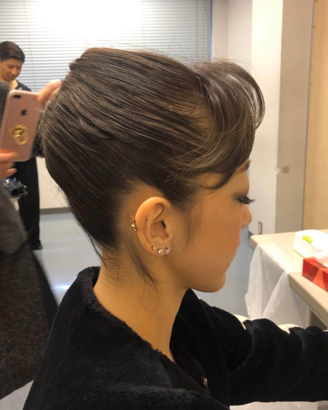 村主章枝さんのインスタグラム写真 - (村主章枝Instagram)「頭はこんな感じ🥰 バレエの先生作！ My hair style #hairstyle #latin #金スマ社交ダンス」1月29日 6時27分 - fumie.suguri