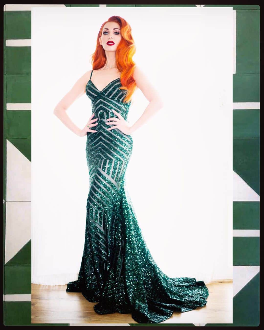 ボニー・マッキーさんのインスタグラム写真 - (ボニー・マッキーInstagram)「Channeling Ariel/Poison Ivy/Jessica Rabbit for the #Grammys #Redcarpet!  I made it on @voguemagazine fashion list! 😱🥰 Thx to my incredible glam team- It takes a village! .. 📸 @dougkrantzii .. 💄 @anthonyhnguyenmakeup .. 💇🏼‍♀️ @alyssachampionhair .. 💅🏼 @natalieminerva @nail_swag .. 👗 @jimtannerdesigns ..👩🏻‍🦰 @erin_mckay」1月29日 6時28分 - bonniemckee