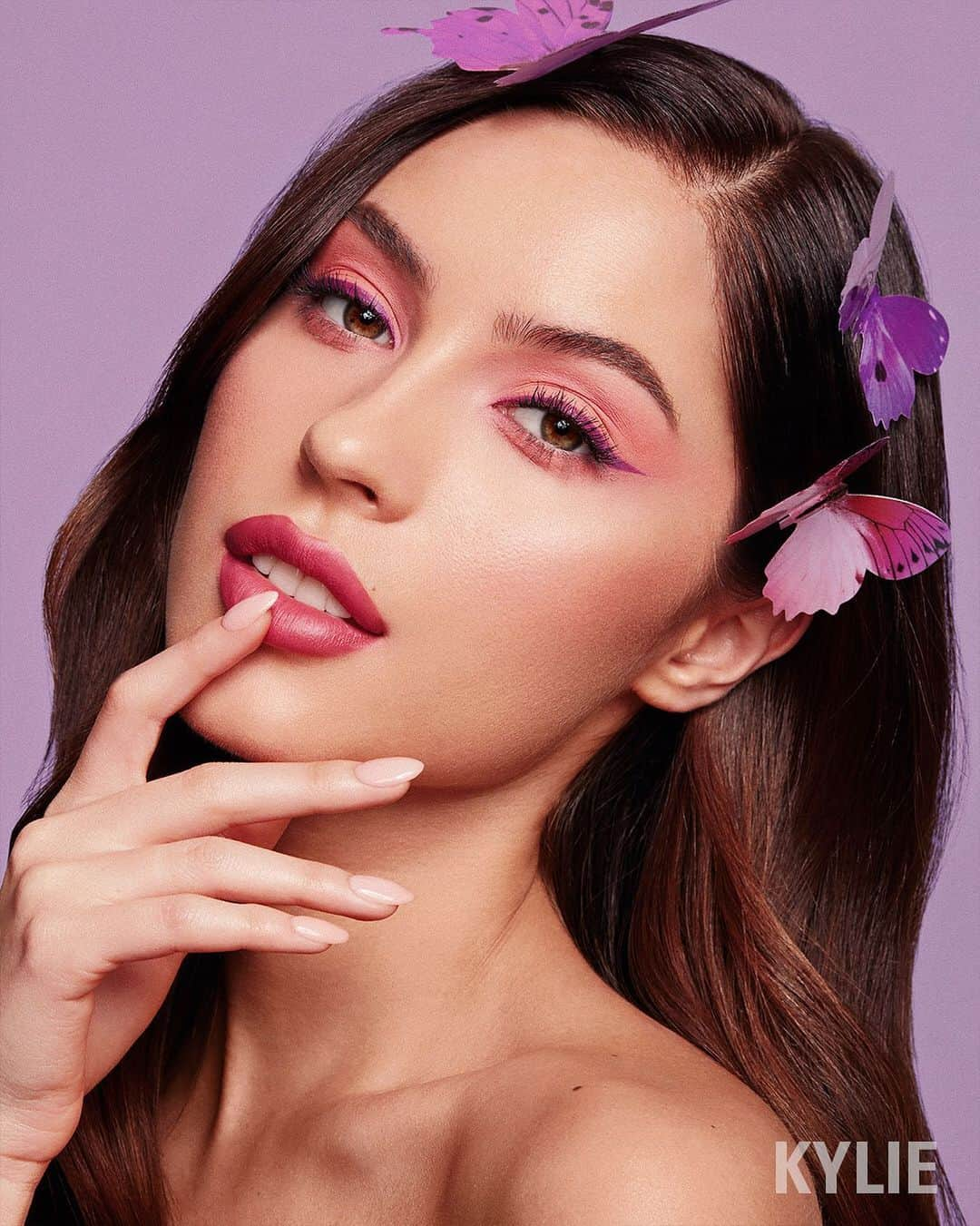 Kylie Cosmeticsさんのインスタグラム写真 - (Kylie CosmeticsInstagram)「a matte #stormicollection look with “angel on earth” in the crease and “love without limits” used as a winged liner from the stormi mini palette 💕 lips: “give me butterflies” mini lip kit! 🦋 2.1 9am pst!」1月29日 6時35分 - kyliecosmetics